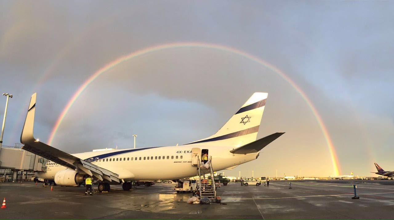 El Al 787 under a rainbow